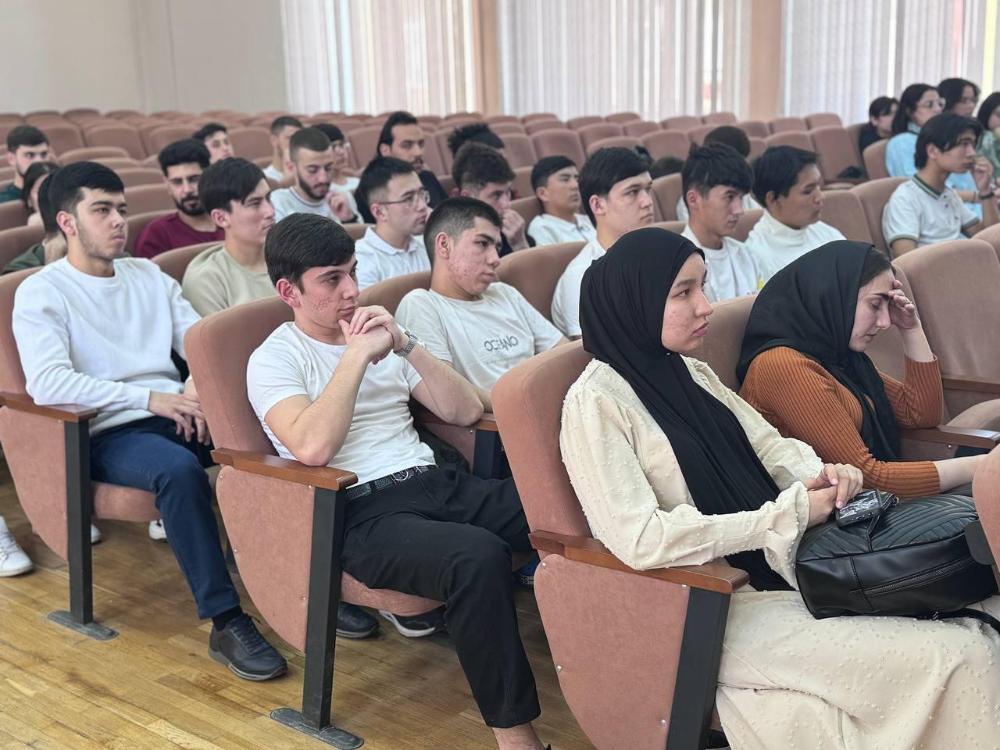 16.04.25г прошла встреча сотрудников наркоконтроля и наркологического диспансера с иностранными студентами медицинского факультета МГУ им. Н. П.Огарева